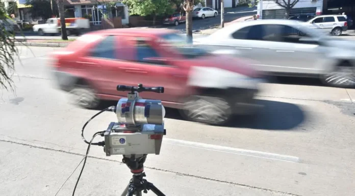 Tapar o alterar la patente, en la cima de las infracciones viales