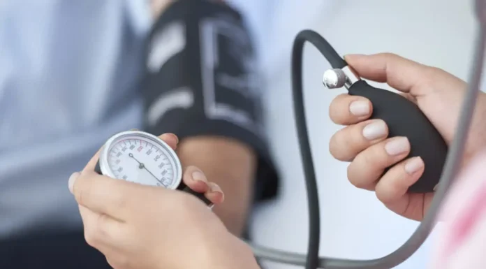 Día Mundial de la Hipertensión Arterial: El consumo de sal promedio en Argentina es de casi el doble de lo recomendado por la OMS