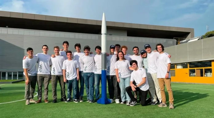 Estudiantes argentinos construyeron un cohete que competirá en EEUU