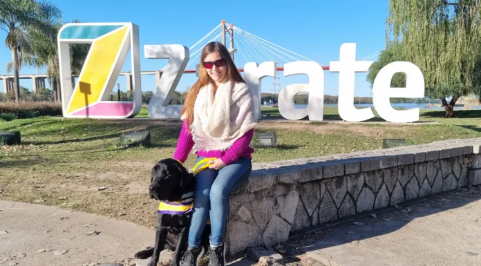 Astor es de Zárate: El Perro Guía que necesitaba Tami ya camina las calles de la ciudad, fuimos a conocer el Puente y otros lugares zarateños
