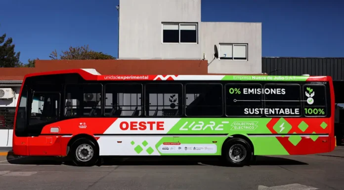 Presentaron el primer micro eléctrico con baterías de litio en La Plata