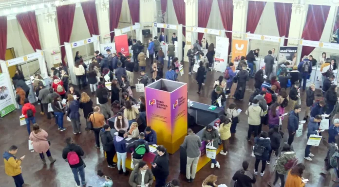 Para mayores de 40 años: Más de 1500 personas buscaron ofertas laborales en la Expo Empleo Barrial de la Ciudad