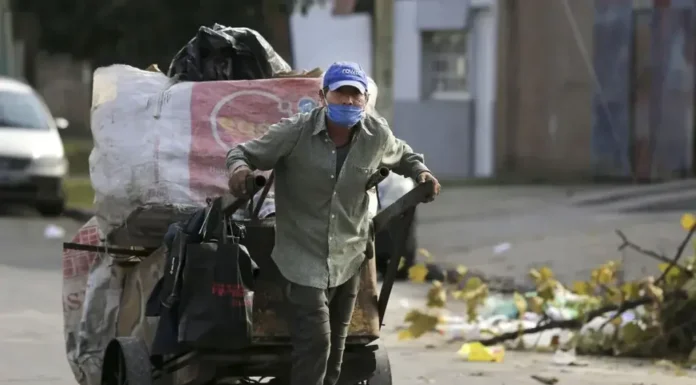 Un informe privado afirma que la tasa de pobreza trepó al 43%, la más alta desde 2004