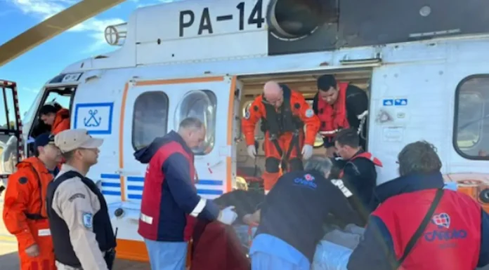 Emergencia en el Mar Argentino: Prefectura aeroevacuó de urgencia al tripulante de un pesquero