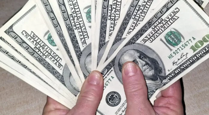 El dólar “blue” finalmente alcanzó la barrera de los $600