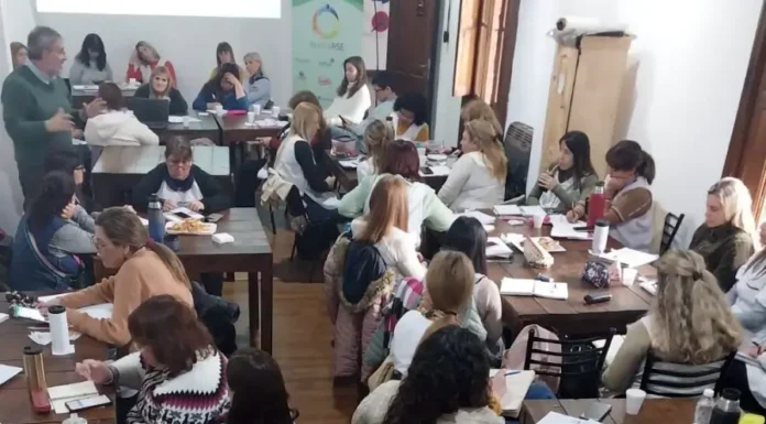 Formación Docente en la región: El grupo AcercaRSE finalizó con éxito el Taller en Gestión Educativa