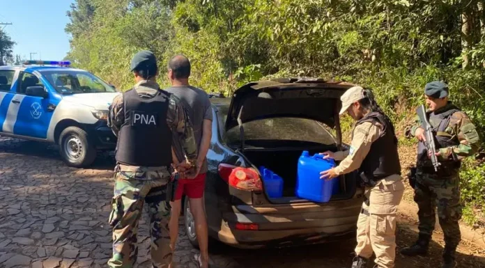 En Misiones: Prefectura detuvo a un hombre que transportaba 60 litros de cocaína líquida