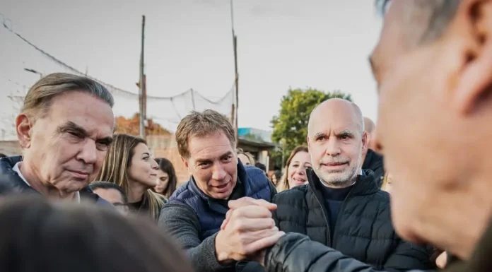 Santilli viajó en tren de madrugada, recorrió guardias de hospitales y pronosticó un triunfo “contundente”
