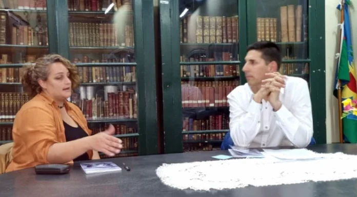 Yemina Vogel: La artista plástica y terapeuta baraderense, presentó su primer libro físico