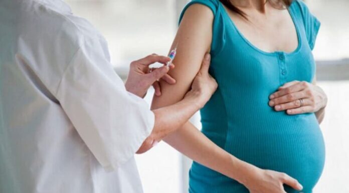 Anmat autorizó una vacuna para personas gestantes contra el Virus Sincicial Respiratorio