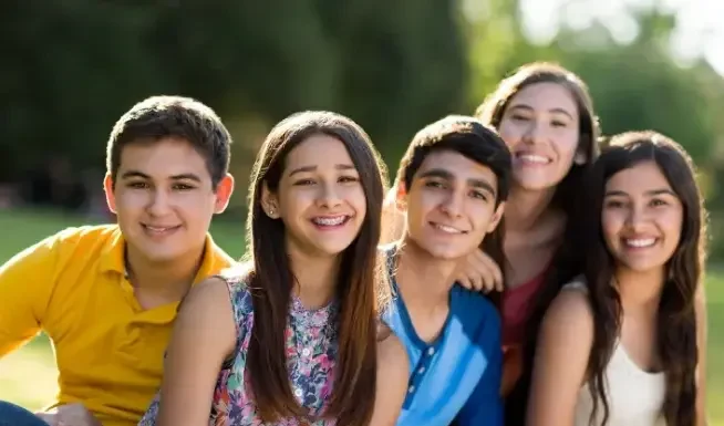 Desarrollo Social en la Adolescencia: Un Enfoque en Habilidades Sociales, Comunicación y Asertividad