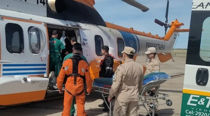 Prefectura aeroevacuó de urgencia al tripulante de un pesquero