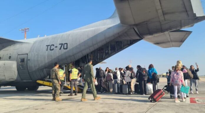 Tras el primer rescate de argentinos de Israel ahora “la prioridad es sacar a 180 menores” de ese país