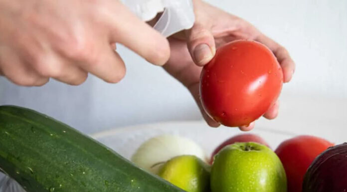 ¡Echale flit!: crean un sanitizante natural para frutas y verduras