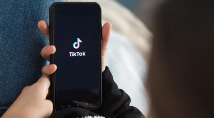 Peligros del autodiagnóstico en TikTok: videos “detectan” ansiedad o autismo en un minuto