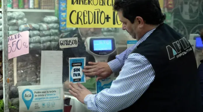 Compre sin IVA: usuarios denuncian a bancos privados por anular reintegros