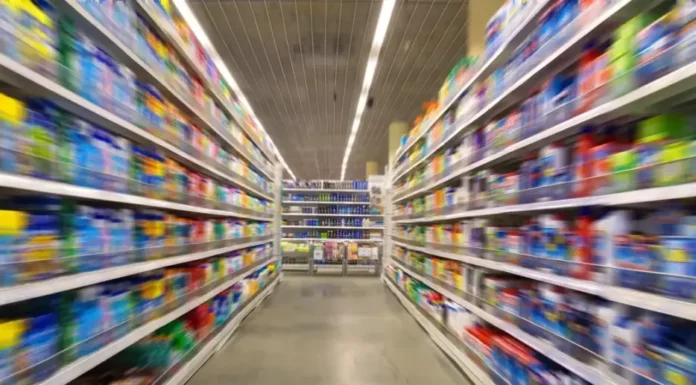 Cambio de gobierno: salto del dólar y subas de hasta 25% en alimentos el lunes