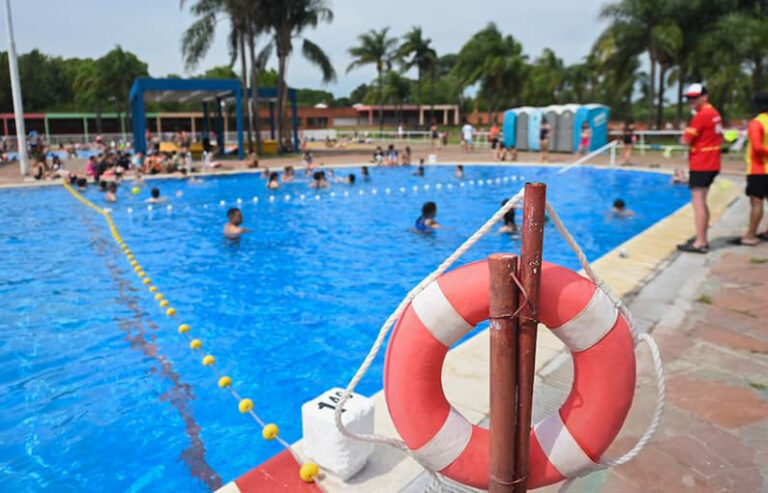 Cómo cuidar los ojos del sol en piletas, por golpes y picaduras en verano
