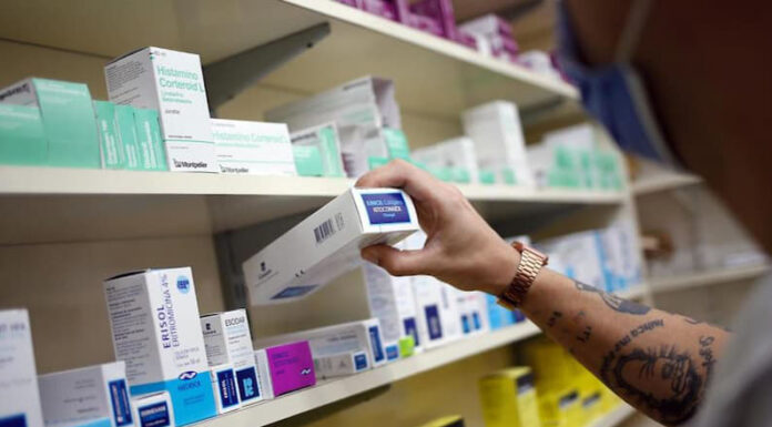 Los médicos deberán consignar el nombre genérico o denominación internacional en la receta