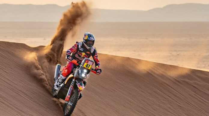 Kevin Benavides firmó su victoria en la etapa 8 del Dakar, escoltado por su hermano