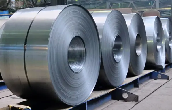 Acero: la producción cayó 9,7% interanual en febrero, 20,6% respecto de enero