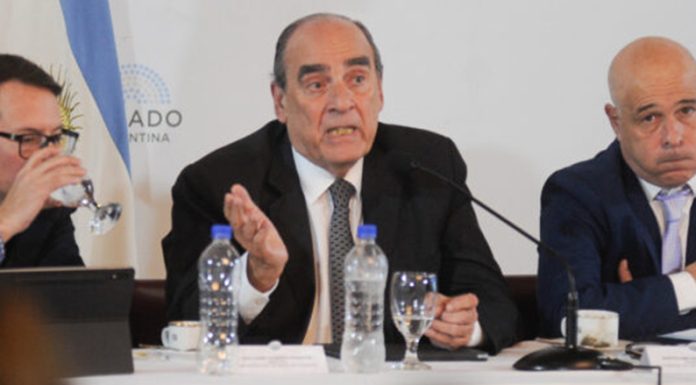 Ley Bases: el Gobierno negocia cambios en el régimen de inversiones y en Ganancias