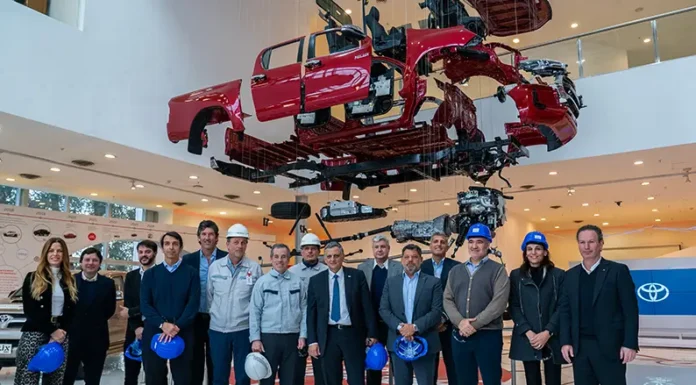 Visita a la Planta de Zárate: YPF y Toyota profundizan su alianza estratégica con la mejora continua como eje de acción