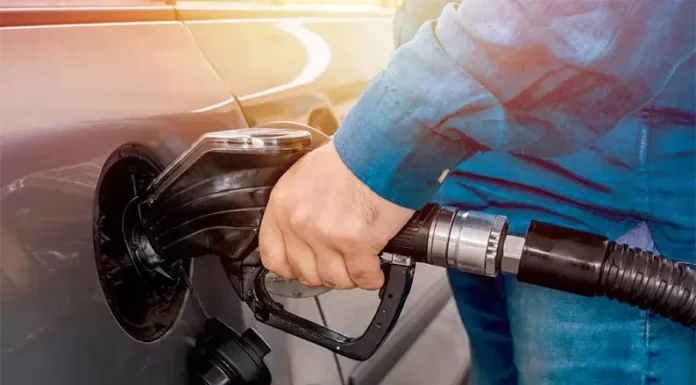 Descuentos en nafta y gasoil de hasta 40%: todas las promociones vigentes este mes