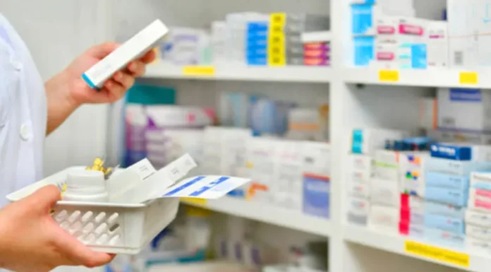 Revés al mega DNU: la Justicia definió que los medicamentos sólo se podrán comprar en farmacias