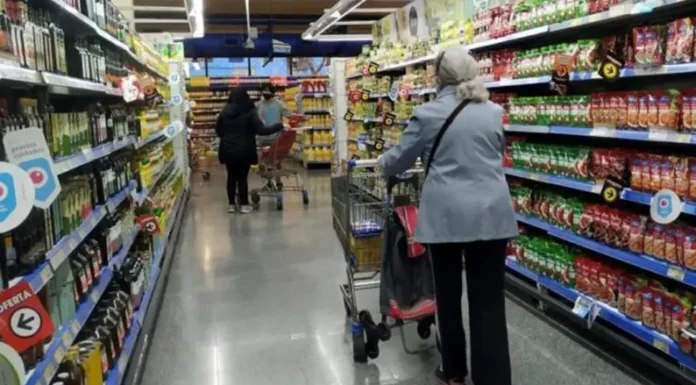 Caída del consumo: cuáles son los productos que la gente está dejando de comprar, según una consultora