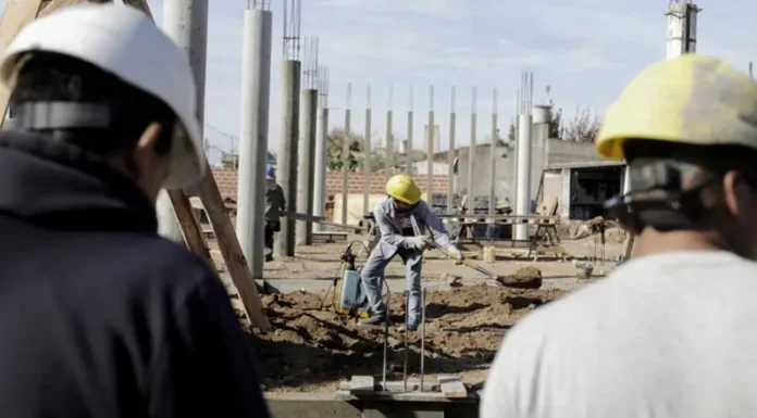 La construcción, derrumbada: cayó más de un 30 por ciento en un año