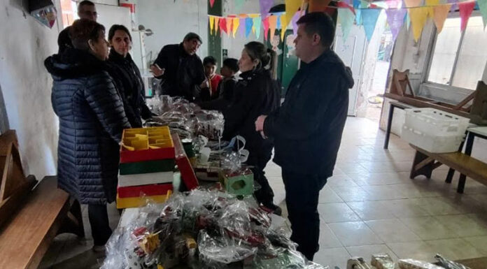 Dos experiencias solidarias: En las cárceles de Campana elaboraron juegos didácticos para un merendero y un Jardín de Infantes