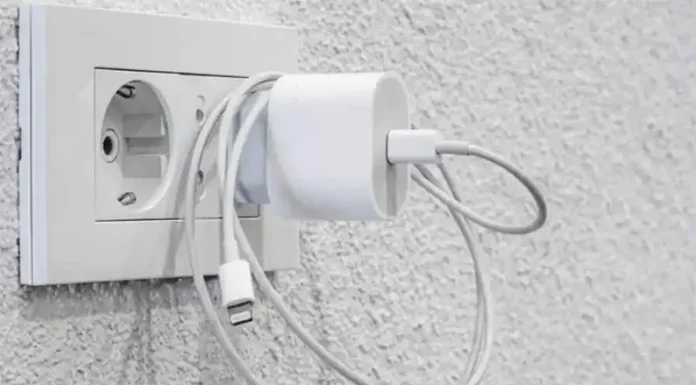Cuánta energía consume el cargador del celular cuando queda enchufado pero no se usa, según el ENRE