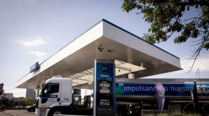 YPF define la semana próxima una posible baja en el precio de sus combustibles