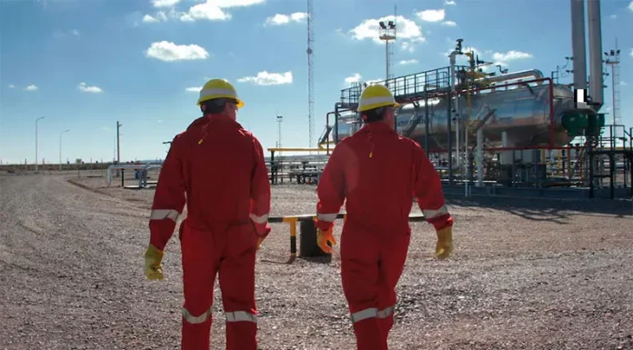 Sorteos de combustibles y lubricantes: así celebra sus 110 años en el país una icónica compañía energética