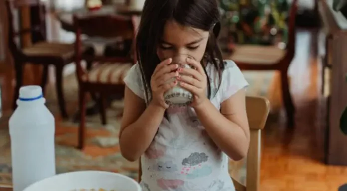 Alertan sobre los riesgos de “demonizar” alimentos en la dieta de los más chicos