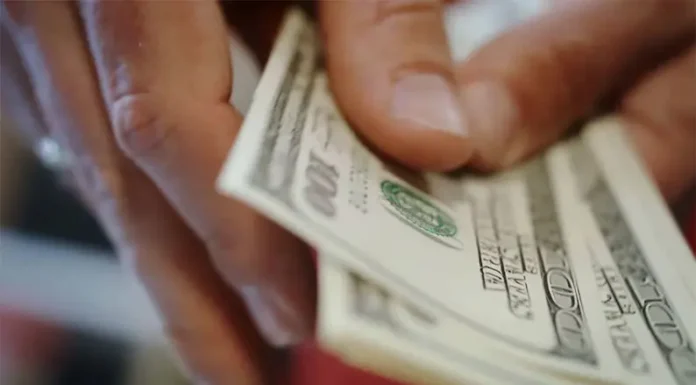 Fin del Impuesto PAIS: cómo conviene pagar en el exterior en estas vacaciones tras los nuevos cambios del Gobierno