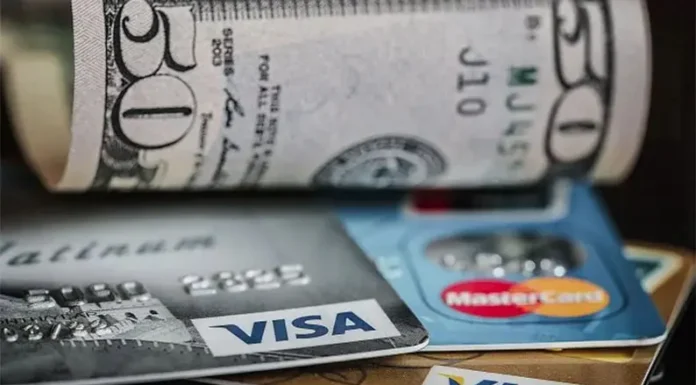 Dólar tarjeta: el Gobierno fijará el nuevo tipo de cambio a fin de mes y se mantendrá como el más caro