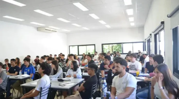 Las universidades y los hospitales públicos podrán cobrar aranceles a extranjeros no residentes