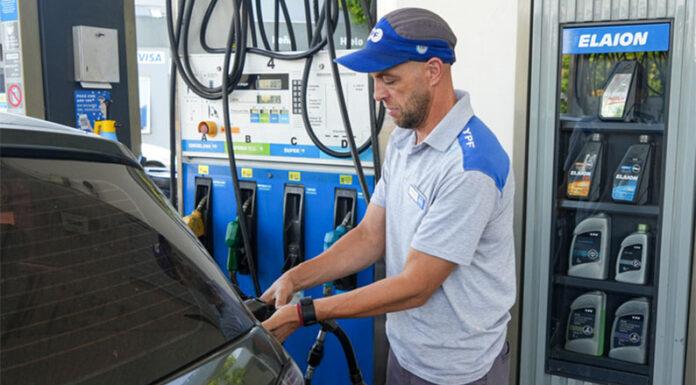 Vuelven a subir los combustibles: YPF confirmó un incremento para enero