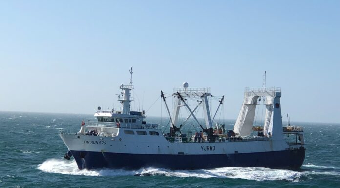 Prefectura detectó buque pesquero de bandera de Vanuatu infringiendo la Zona Económica Exclusiva Argentina.
