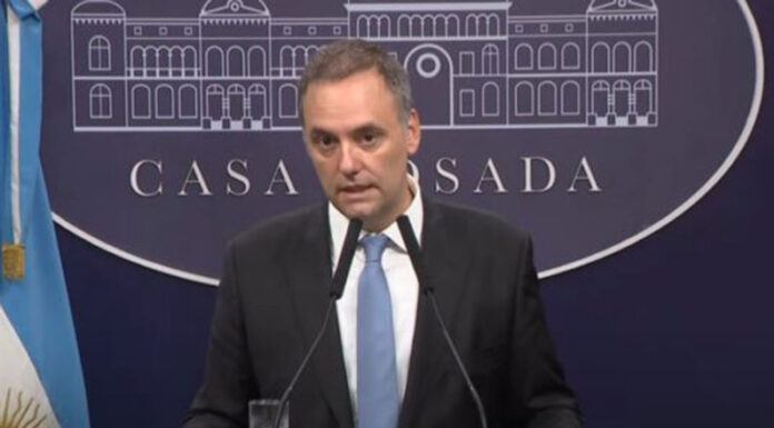 El gobierno prohibió los tratamientos de hormonización para menores de 18 años