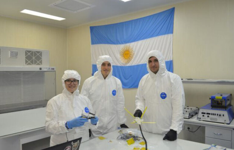 El primer “CubeSat” universitario del país diseñado por ingenieros de la UNLP, más cerca de llegar al espacio