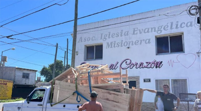 Solidaridad en contexto de encierro: desde una cárcel de Campana elaboraron mobiliario para una entidad religiosa