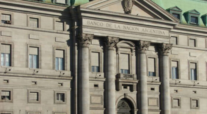 Antes de viajar a Estados Unidos, Milei firmó el decreto que transforma al Banco Nación en Sociedad Anónima