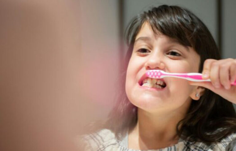 Sonrisas saludables: cómo cuidar la salud bucal de los chicos