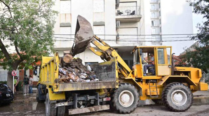 Bahía Blanca: casi ya sin agua acumulada, buscan reabrir las escuelas el miércoles