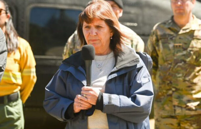 Bullrich presentó el proyecto de Ley Antibarras que busca declarar a las hinchadas como “organizaciones criminales”