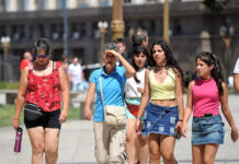 Sensación pegote: ¿por qué hay días más agobiantes que otros en verano?