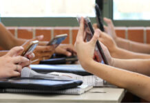 Avanza la prohibición del uso de redes sociales para chicos